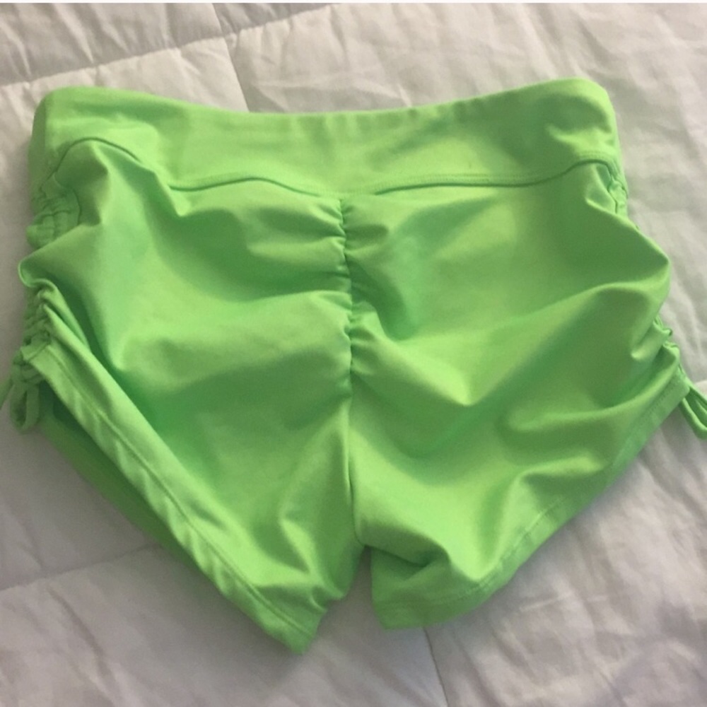 Scrunch Butt Shorts 💚